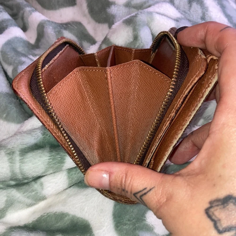 Louis Vuitton Brown Monogram Compact Wallet with Gold Hardware. Authentic. - Picture 15 of 16